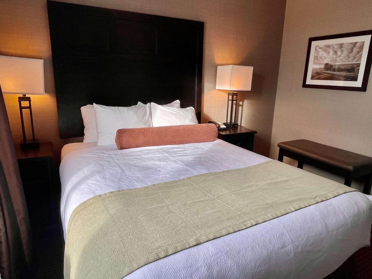 Best Western Plus Okotoks Inn & Suites Zewnętrze zdjęcie