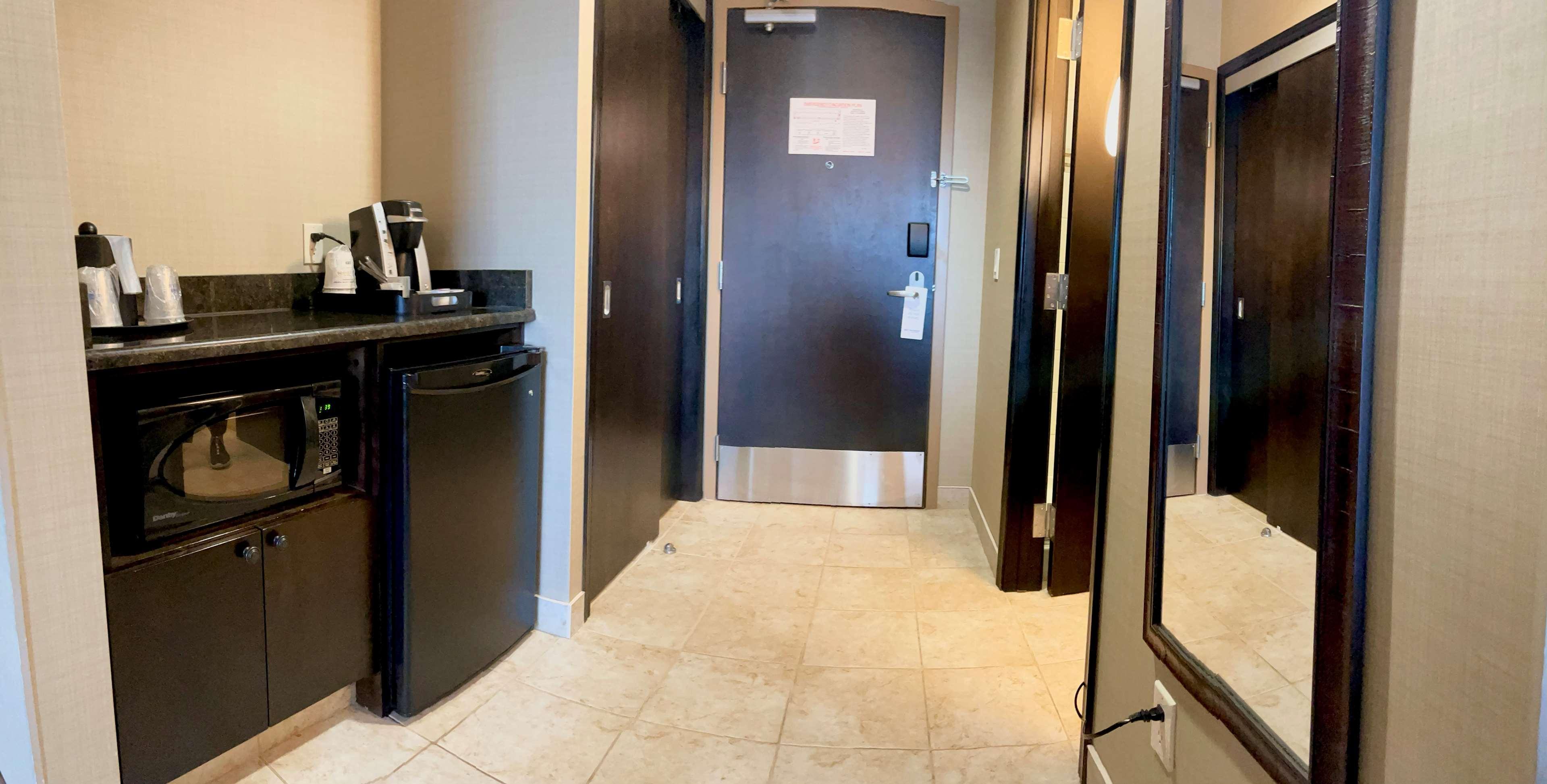 Best Western Plus Okotoks Inn & Suites Zewnętrze zdjęcie