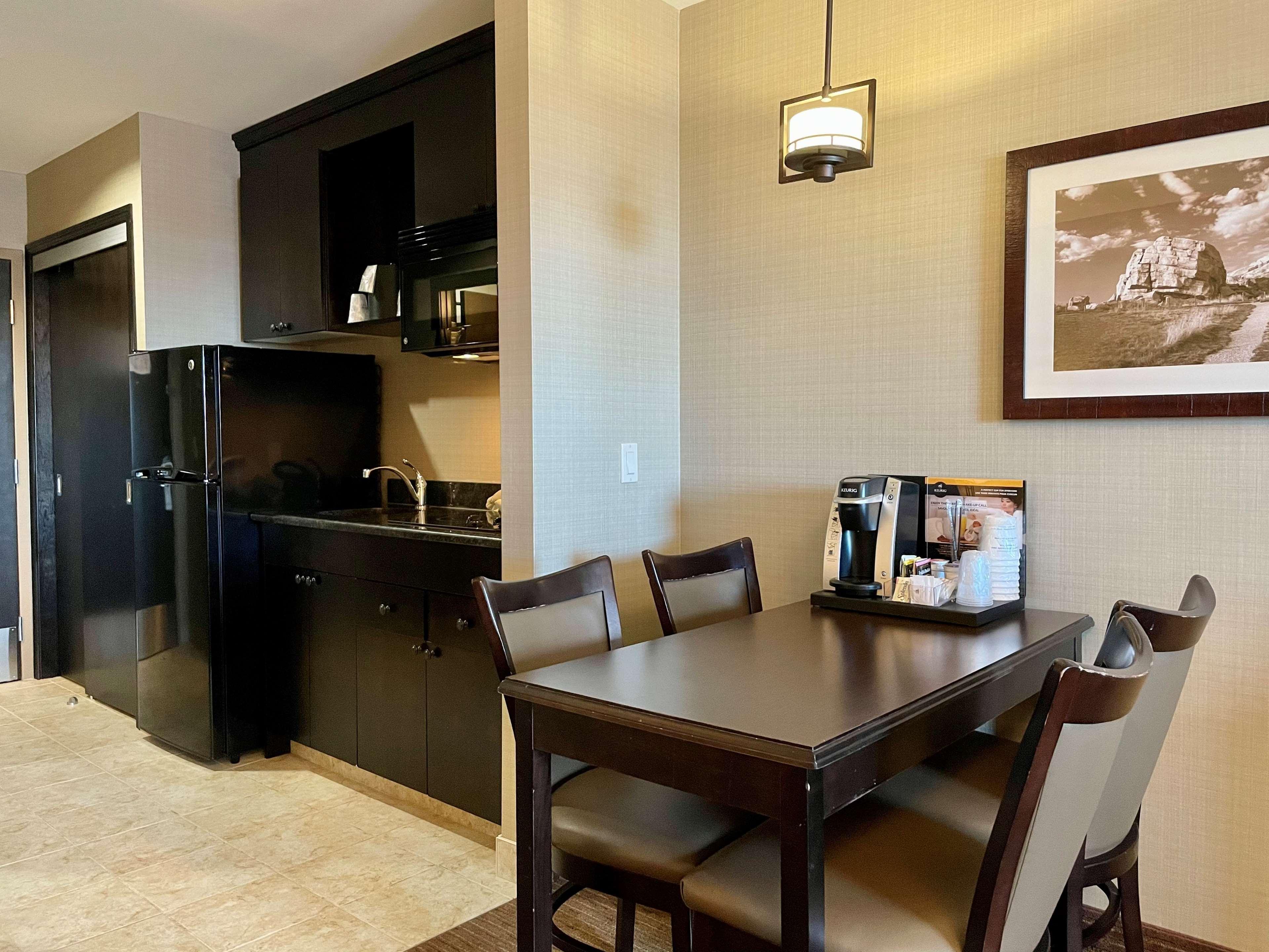 Best Western Plus Okotoks Inn & Suites Zewnętrze zdjęcie