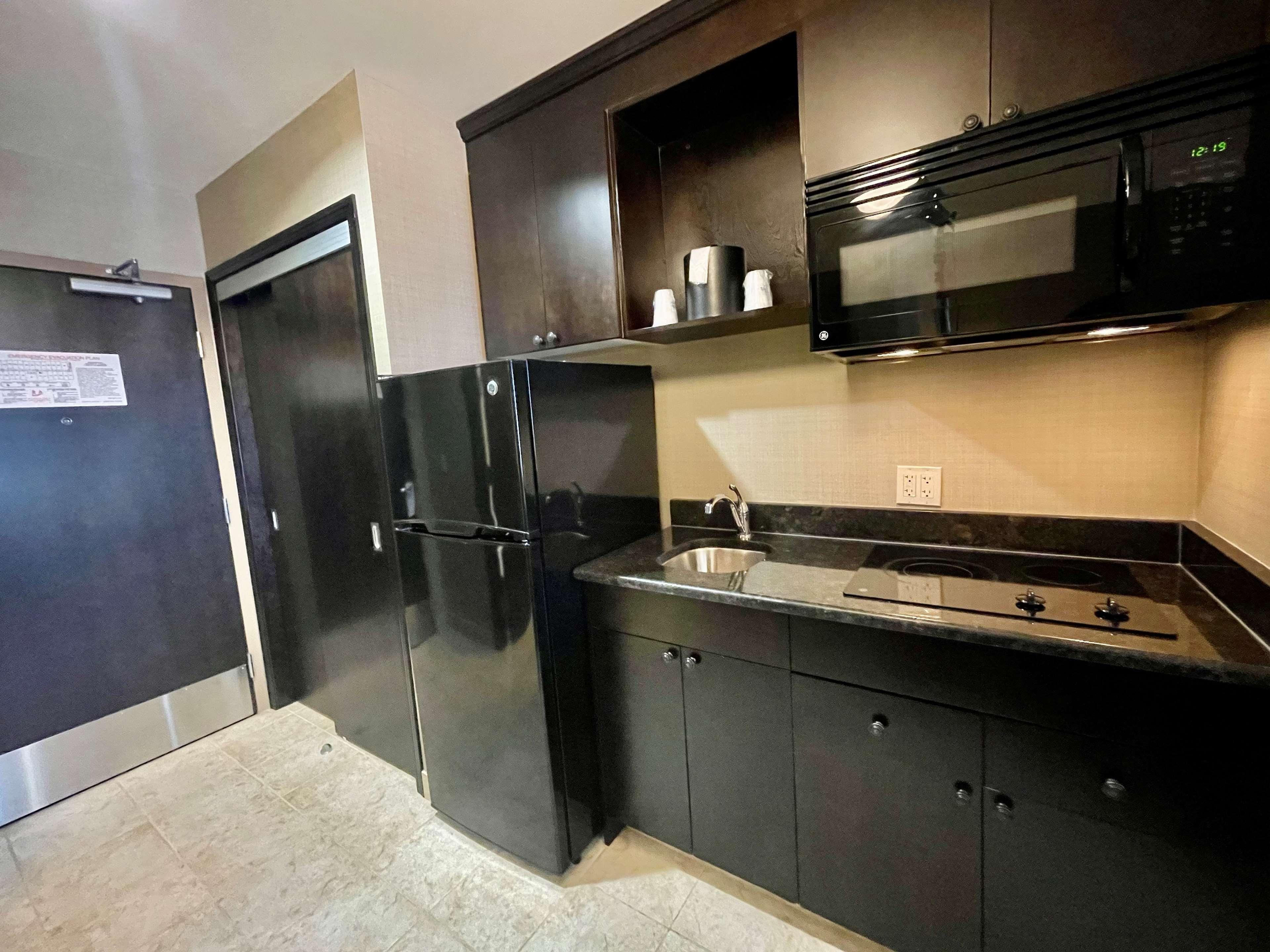 Best Western Plus Okotoks Inn & Suites Zewnętrze zdjęcie