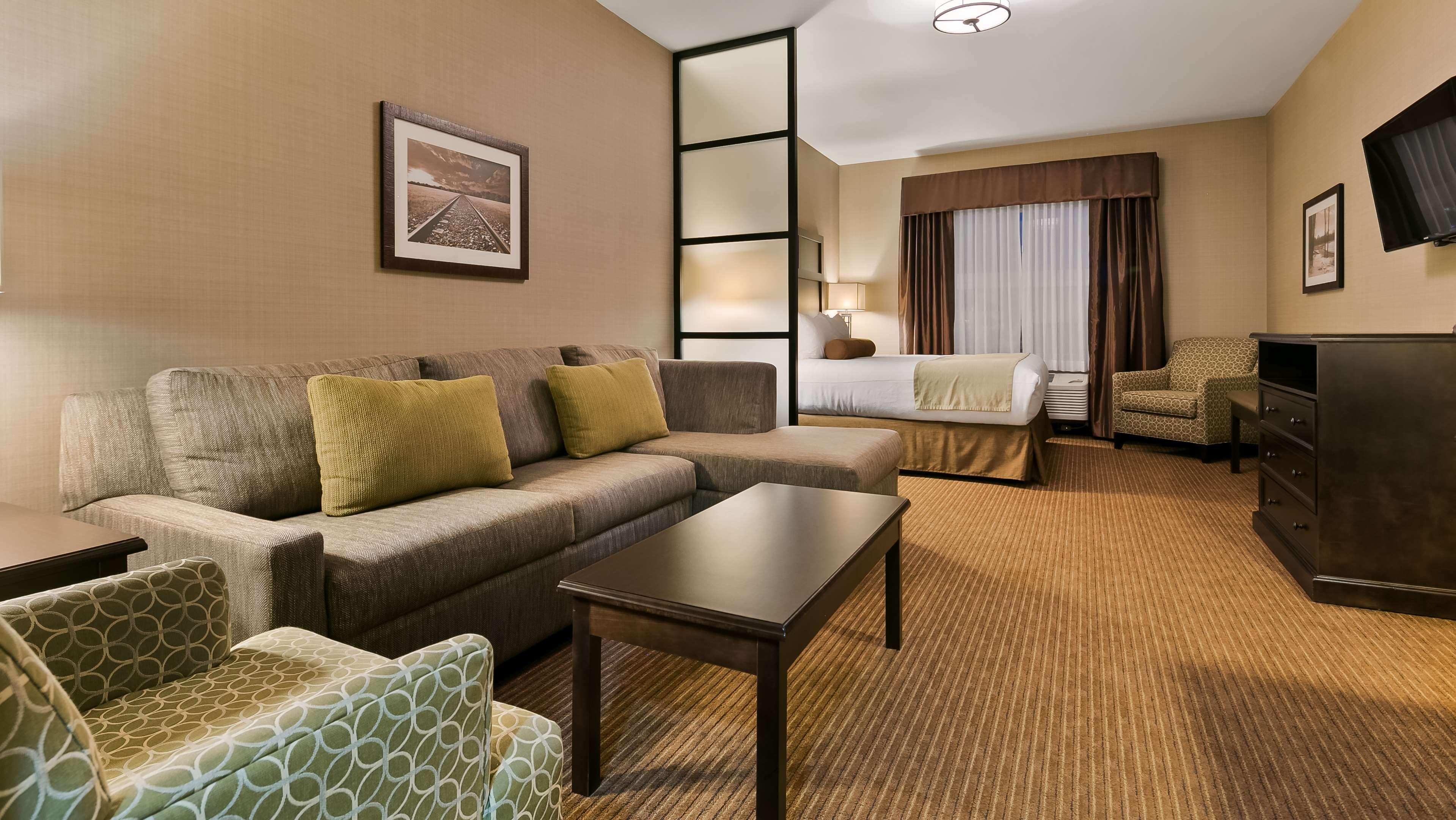 Best Western Plus Okotoks Inn & Suites Zewnętrze zdjęcie
