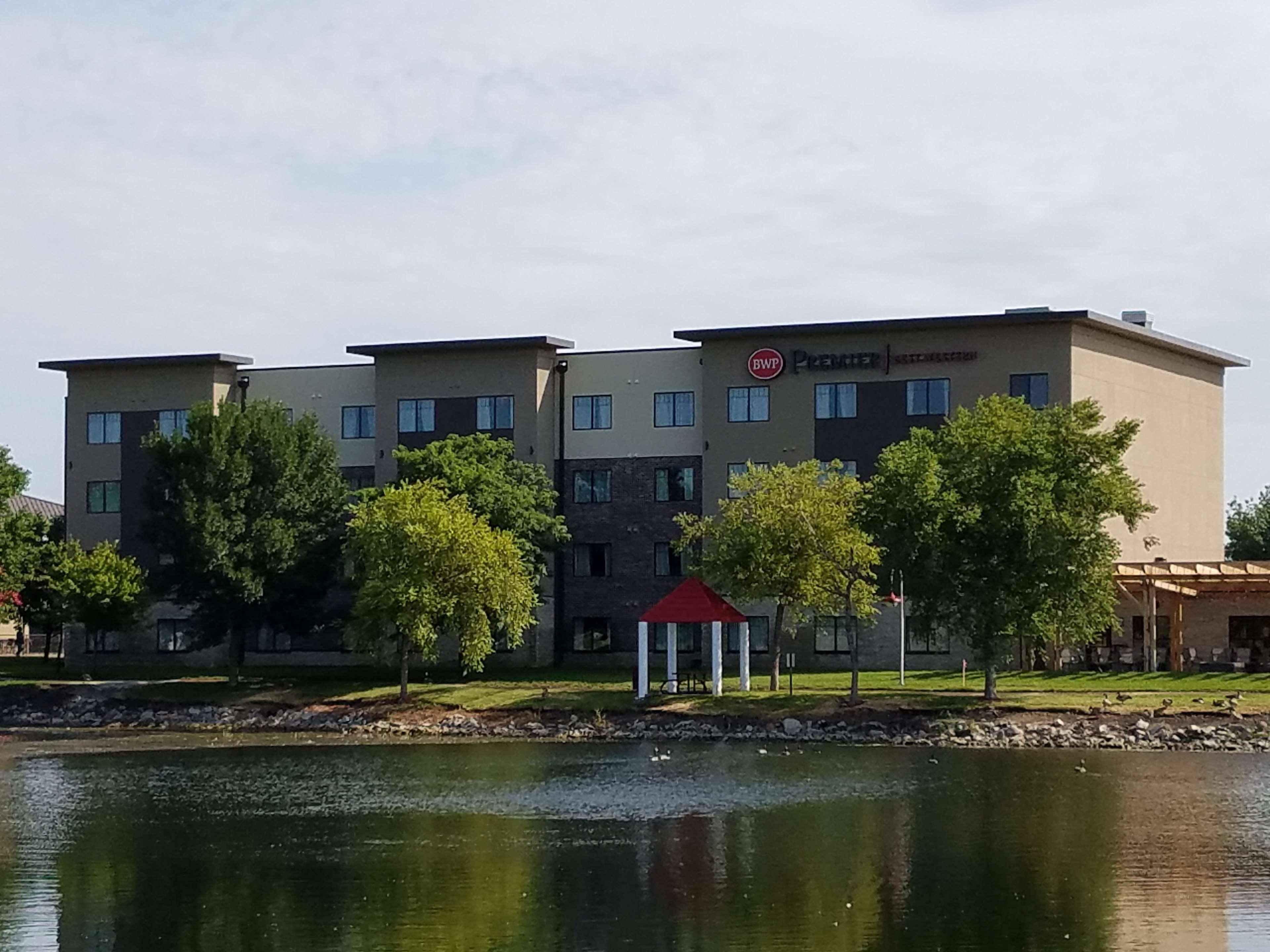 Best Western Plus Okotoks Inn & Suites Zewnętrze zdjęcie