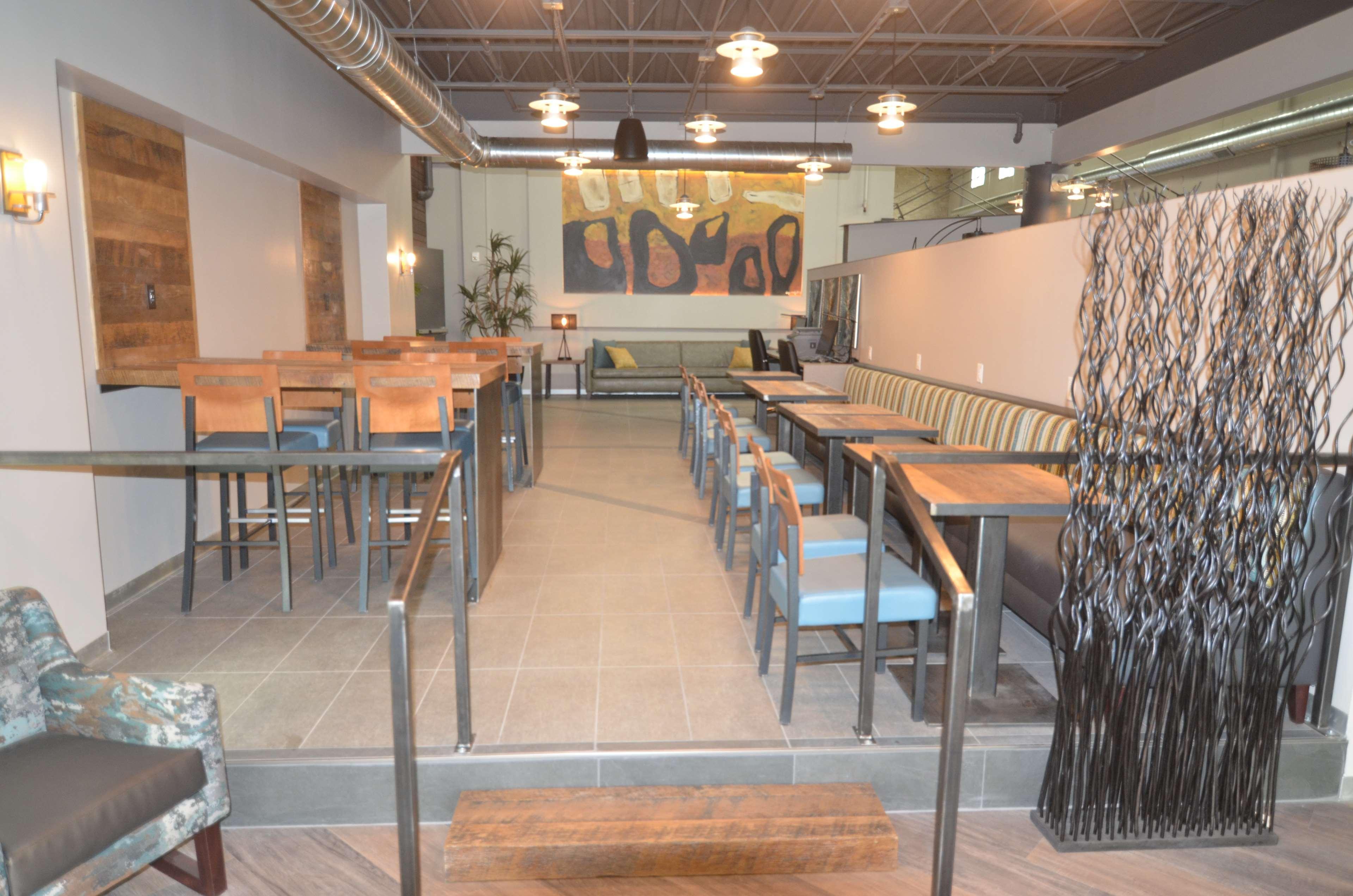 Best Western Plus Okotoks Inn & Suites Zewnętrze zdjęcie