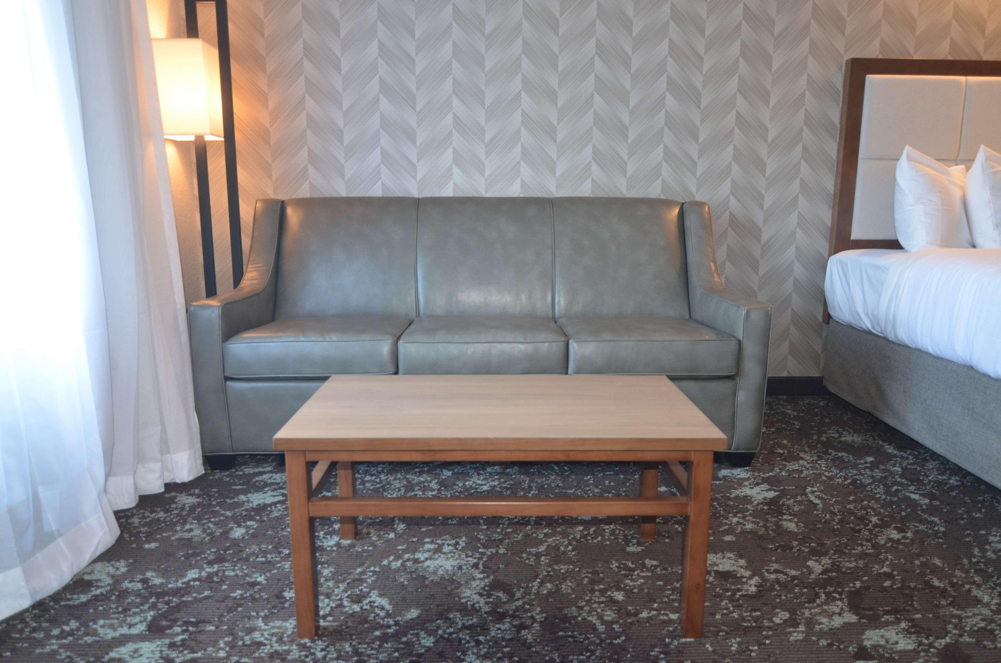 Best Western Plus Okotoks Inn & Suites Zewnętrze zdjęcie