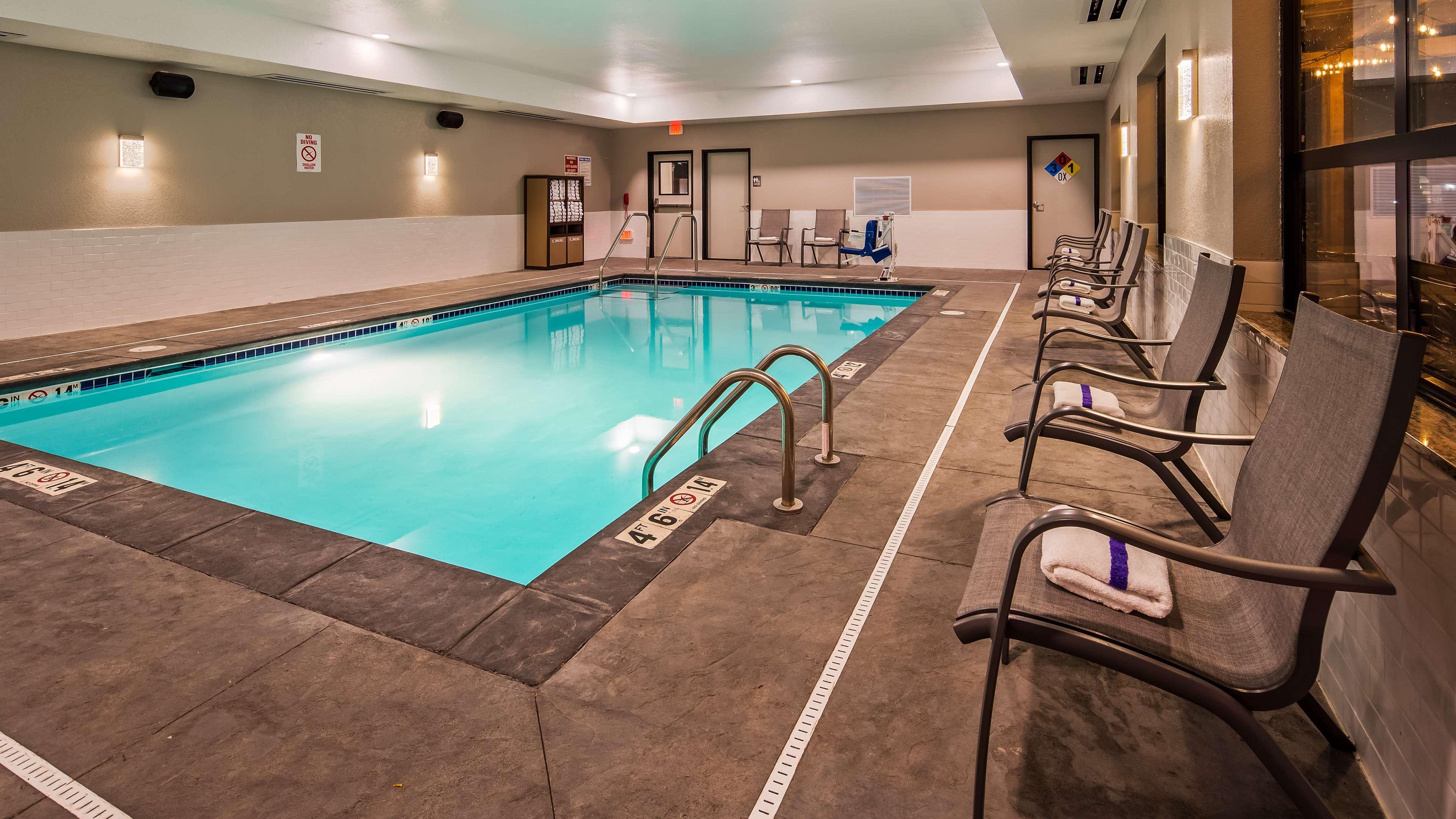 Best Western Plus Okotoks Inn & Suites Zewnętrze zdjęcie