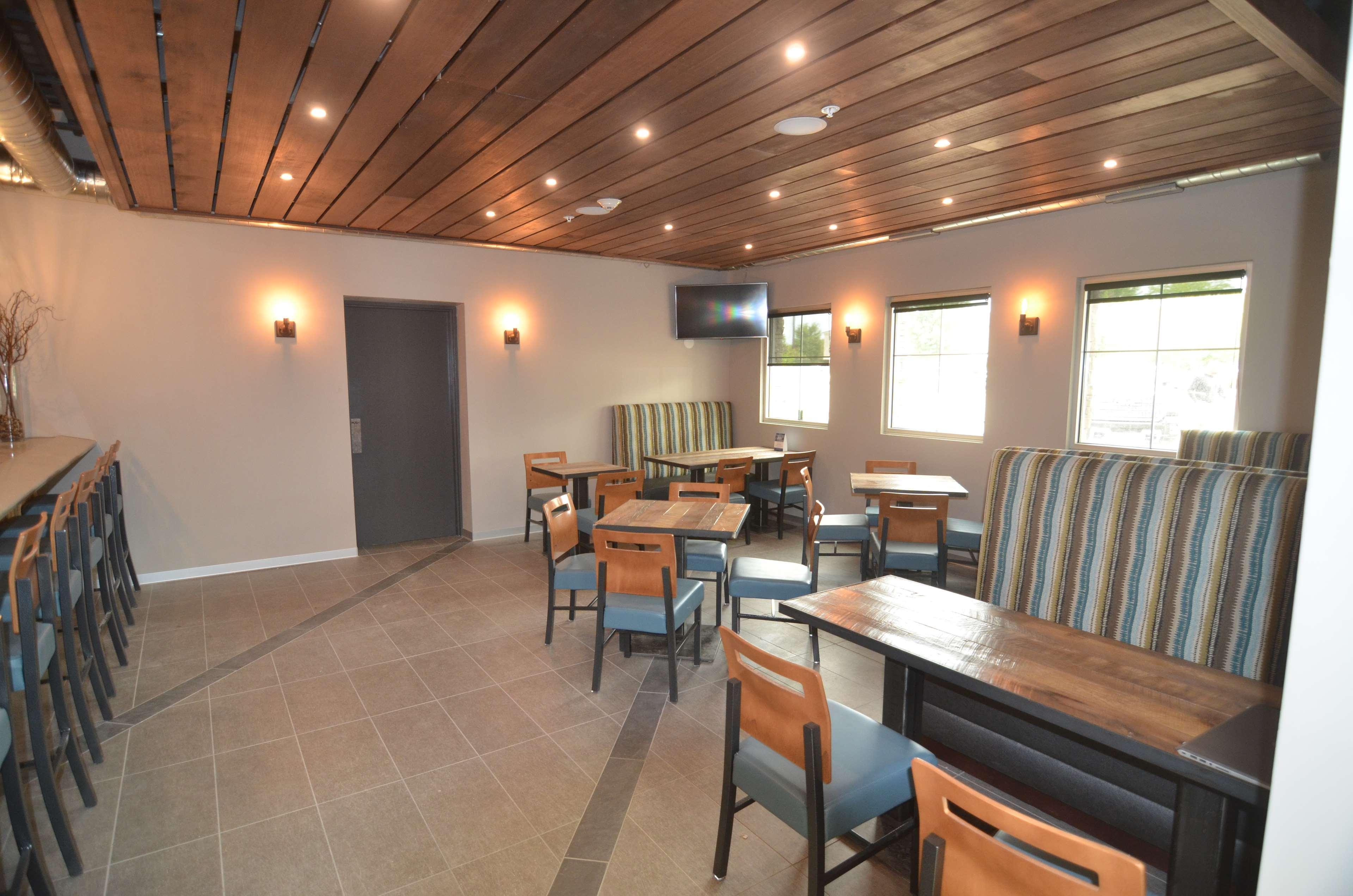 Best Western Plus Okotoks Inn & Suites Zewnętrze zdjęcie