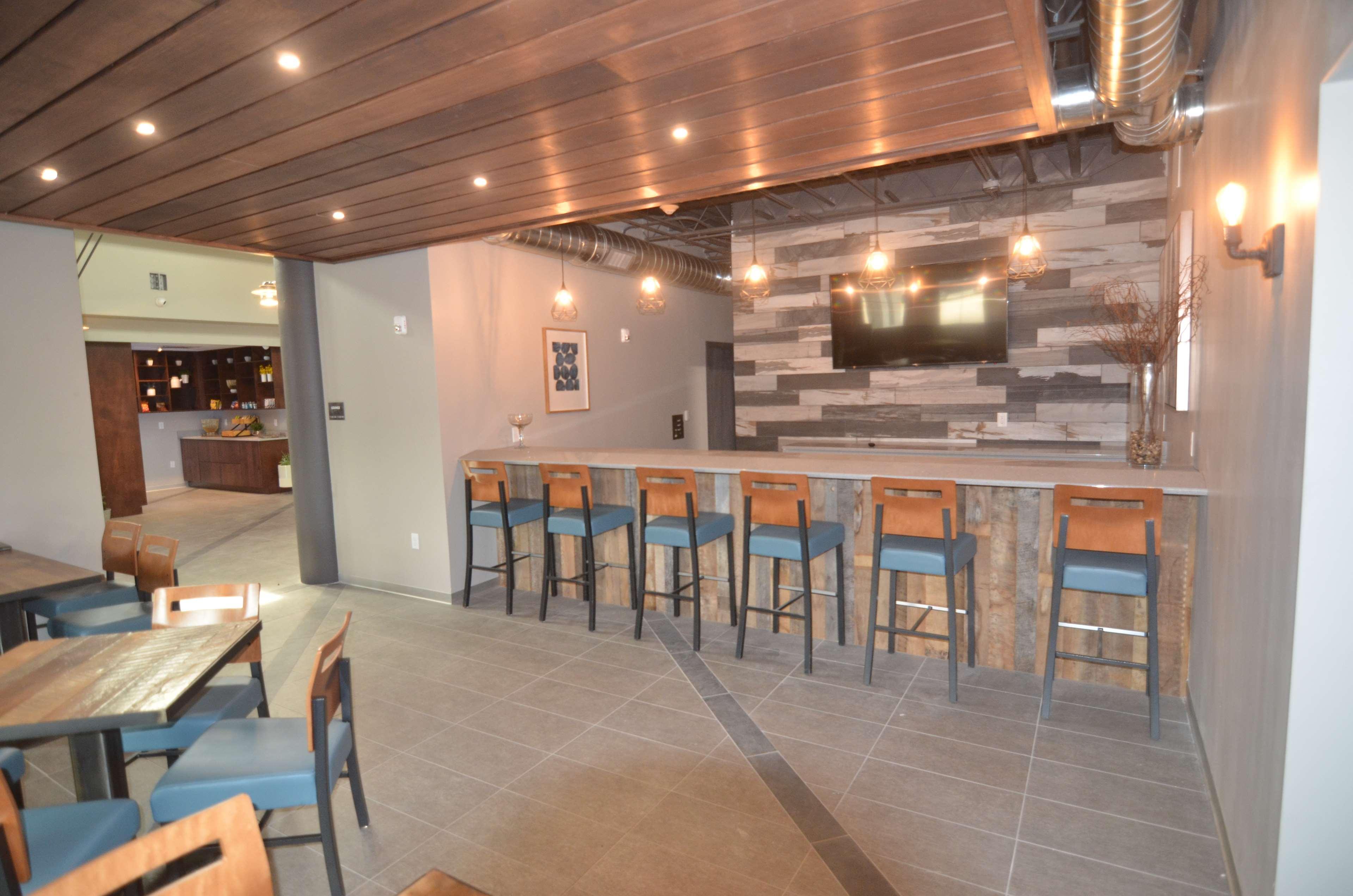Best Western Plus Okotoks Inn & Suites Zewnętrze zdjęcie
