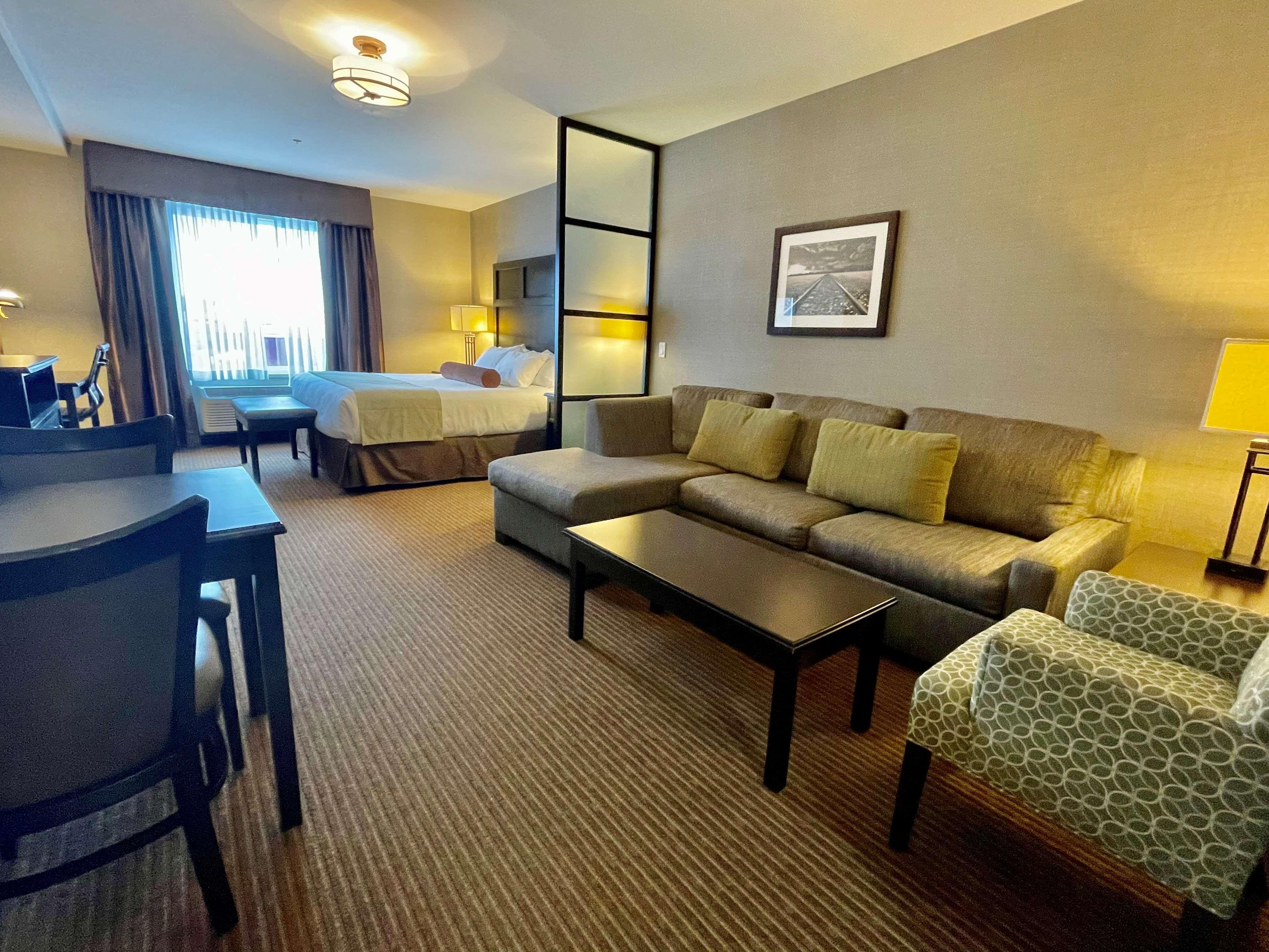 Best Western Plus Okotoks Inn & Suites Zewnętrze zdjęcie