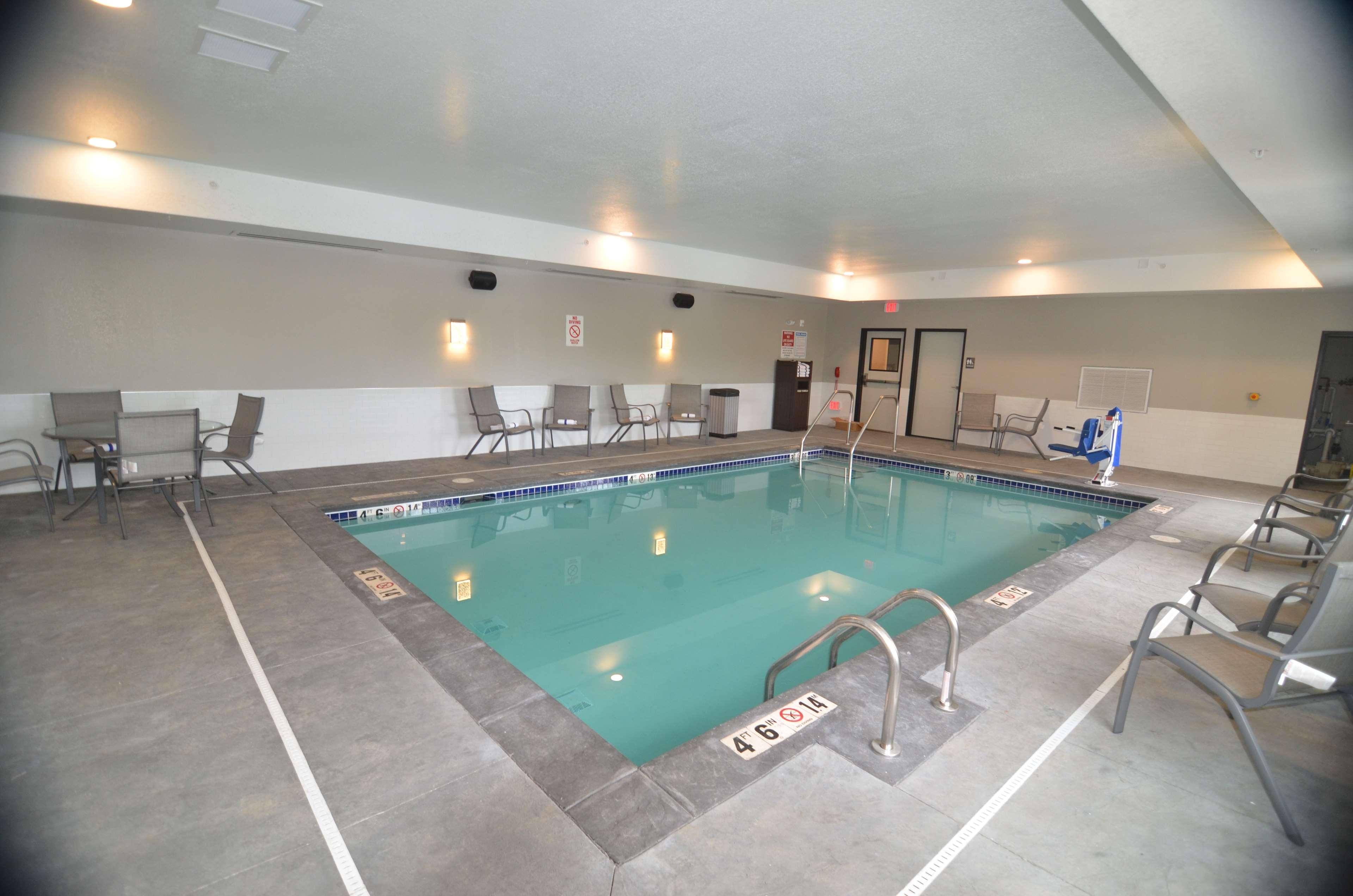Best Western Plus Okotoks Inn & Suites Zewnętrze zdjęcie