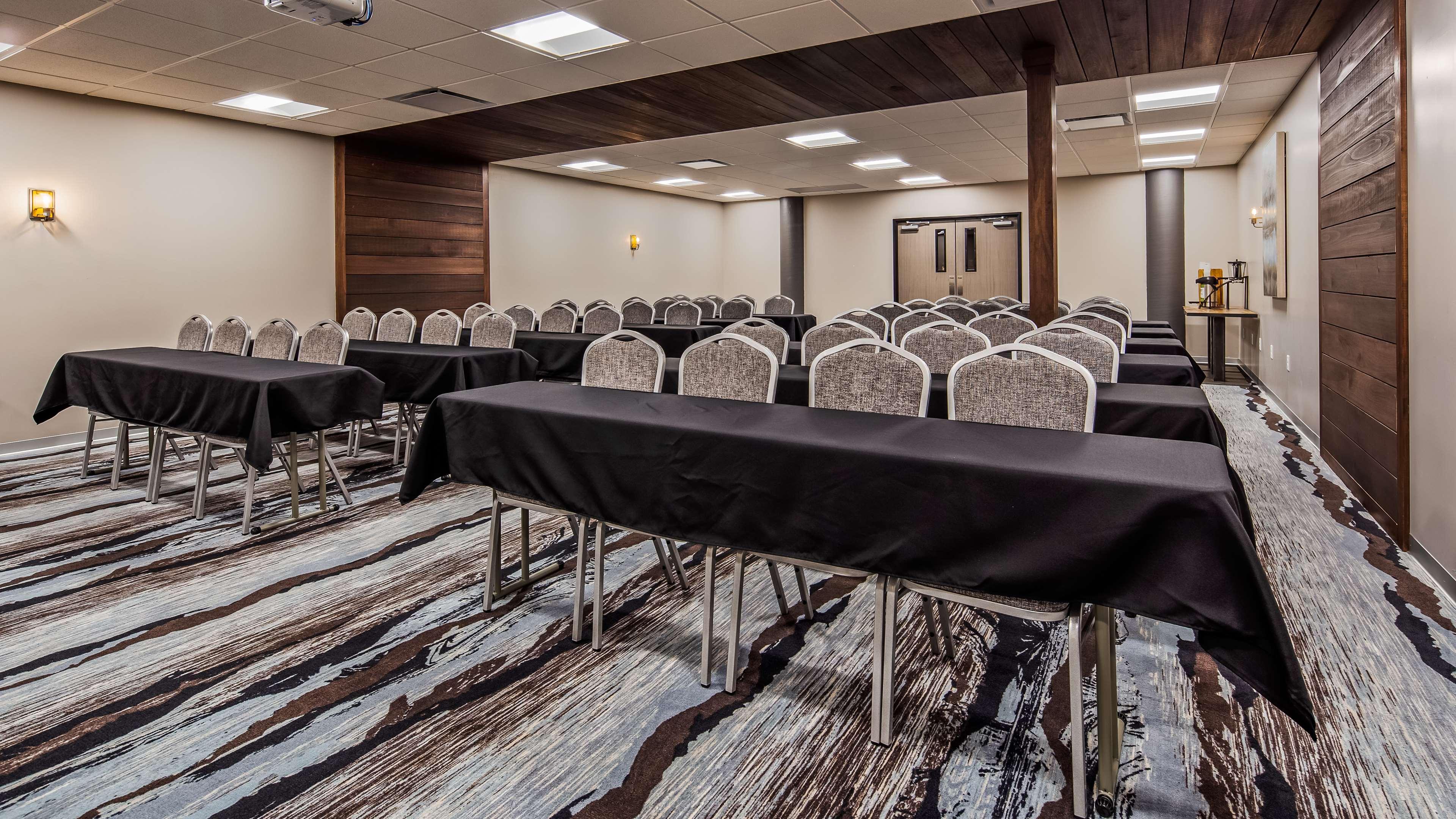 Best Western Plus Okotoks Inn & Suites Zewnętrze zdjęcie