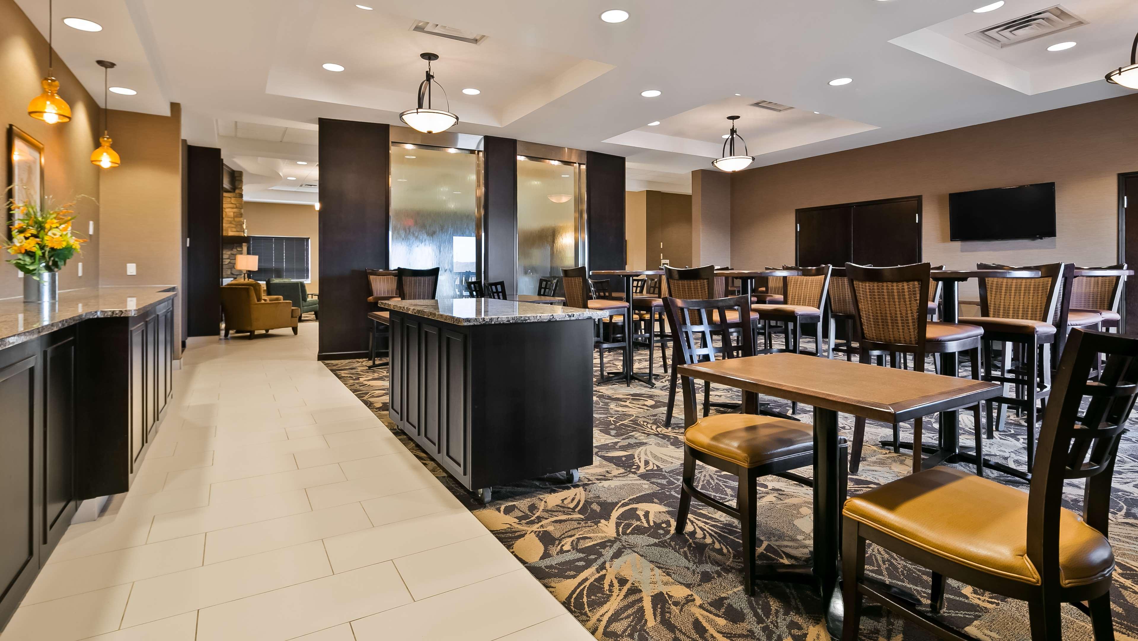 Best Western Plus Okotoks Inn & Suites Zewnętrze zdjęcie