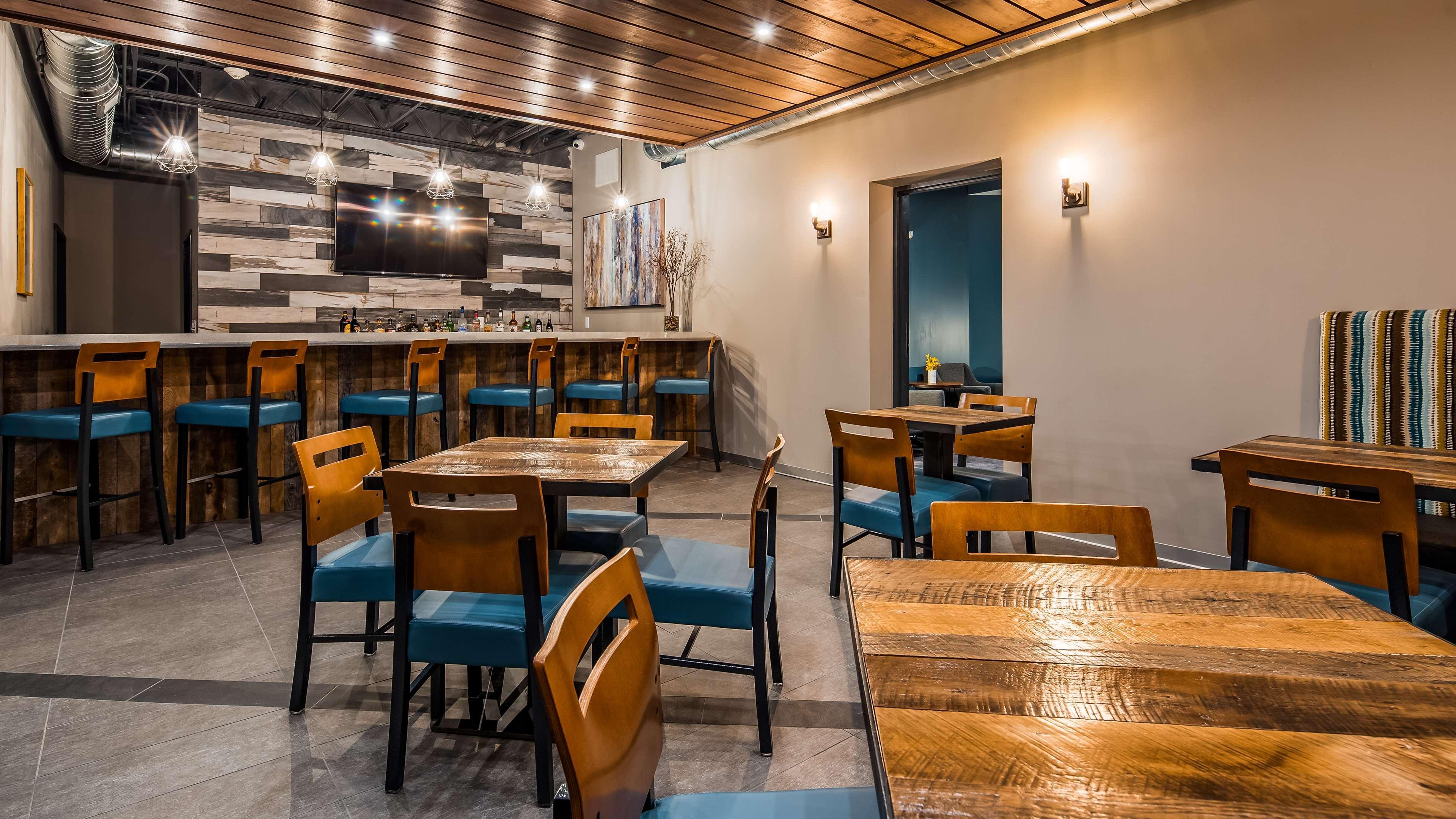 Best Western Plus Okotoks Inn & Suites Zewnętrze zdjęcie