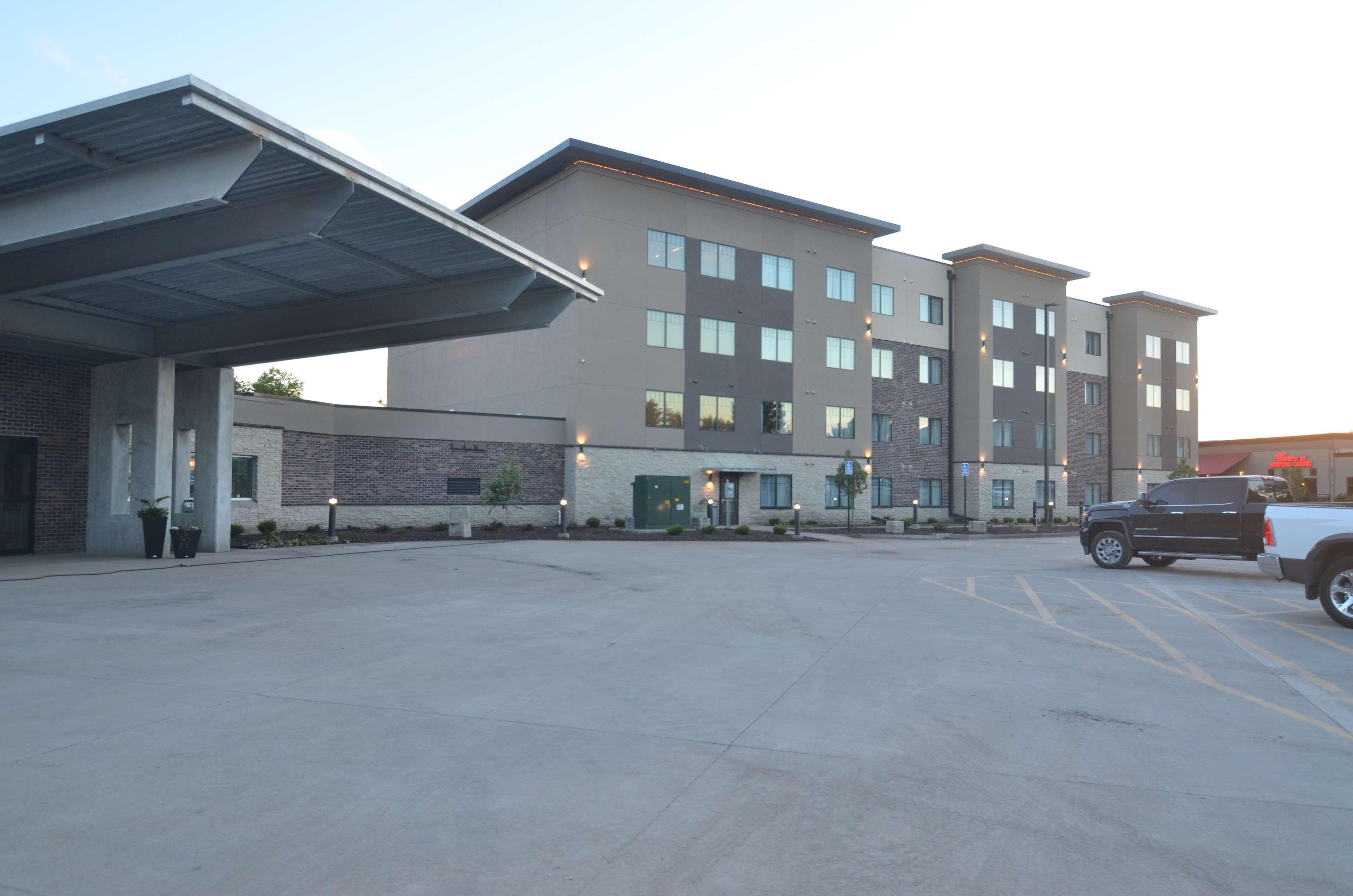 Best Western Plus Okotoks Inn & Suites Zewnętrze zdjęcie