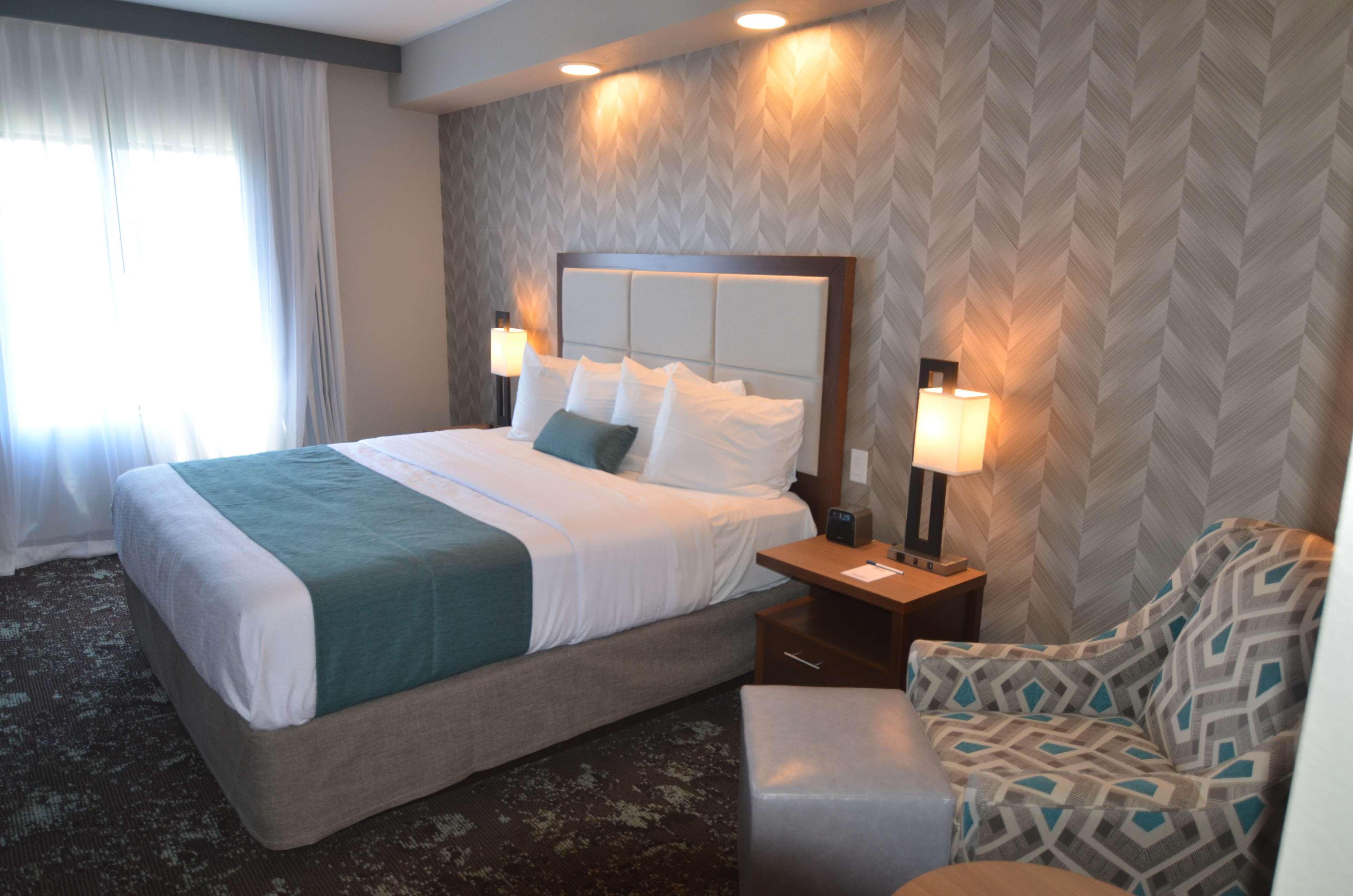 Best Western Plus Okotoks Inn & Suites Zewnętrze zdjęcie