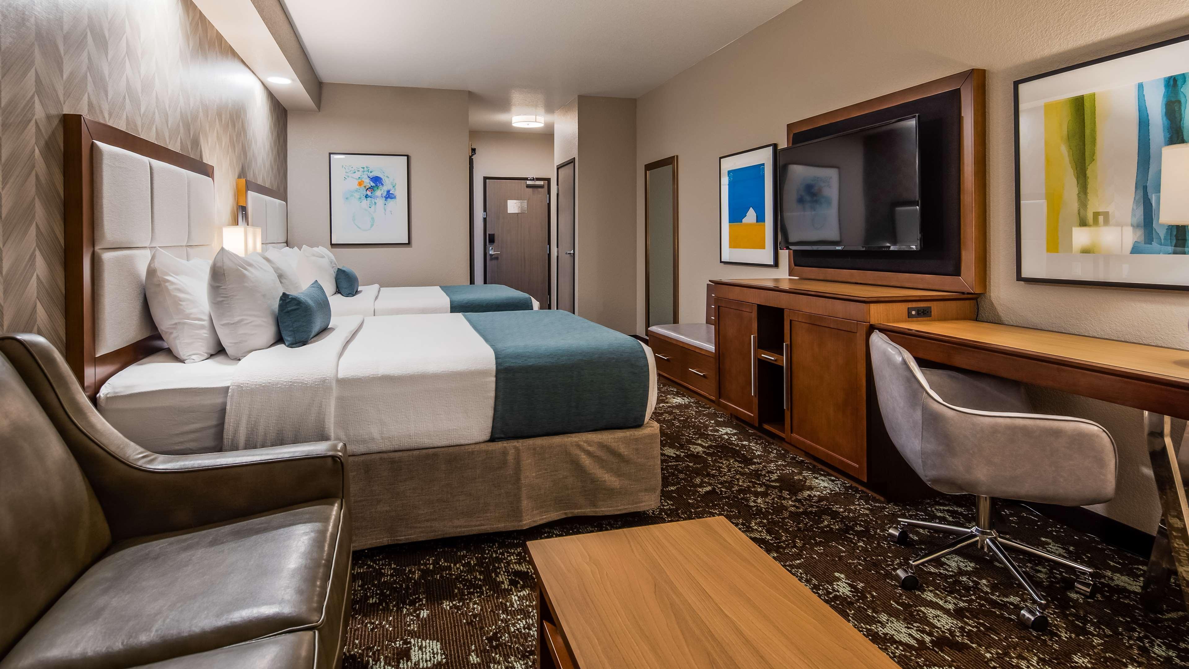Best Western Plus Okotoks Inn & Suites Zewnętrze zdjęcie