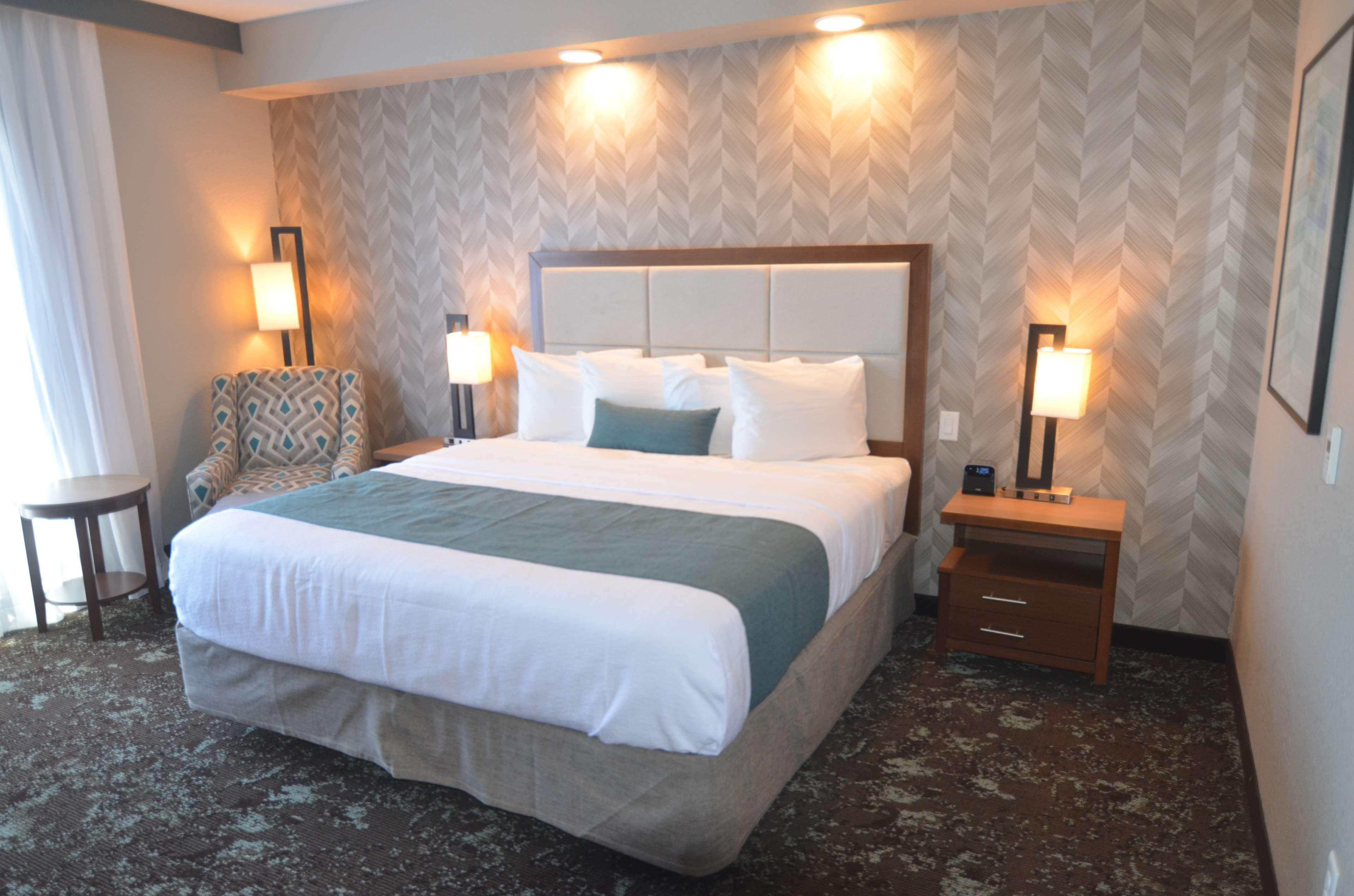 Best Western Plus Okotoks Inn & Suites Zewnętrze zdjęcie