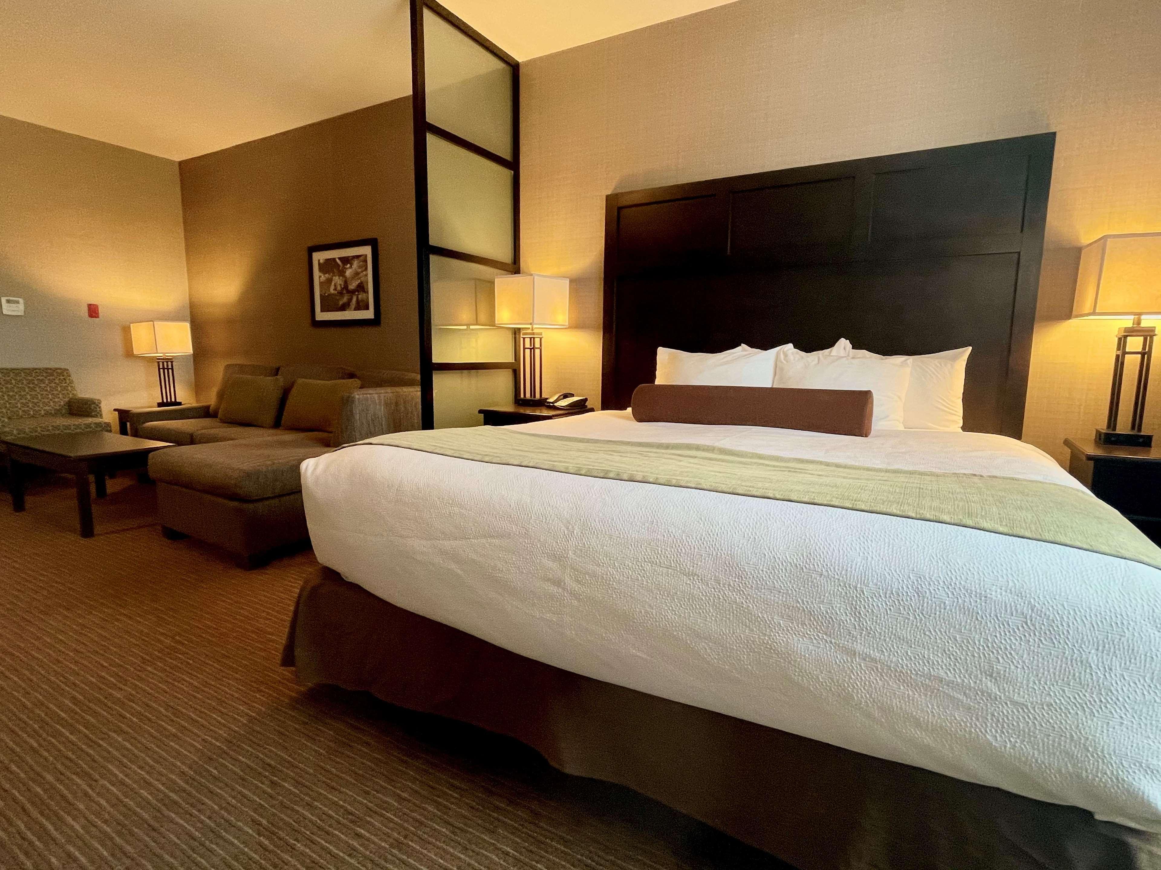 Best Western Plus Okotoks Inn & Suites Zewnętrze zdjęcie